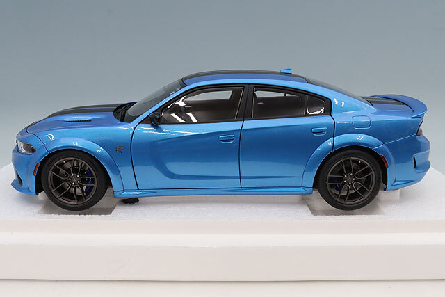 オートアート コンポジット 1/18 ダッジ チャージャー SRT