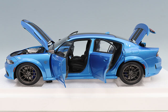オートアート コンポジット 1/18 ダッジ チャージャー SRT