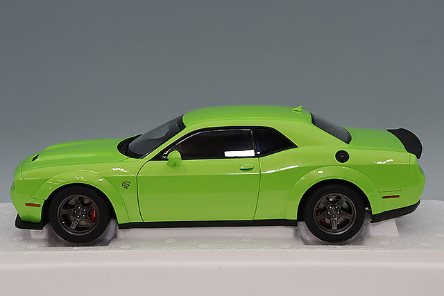 オートアート コンポジット 1/18 ダッジ チャレンジャー SRT スーパー