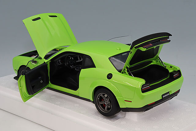 オートアート コンポジット 1/18 ダッジ チャレンジャー SRT スーパー
