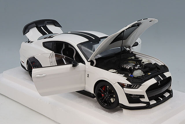 オートアート コンポジット 1/18 フォード マスタング シェルビー