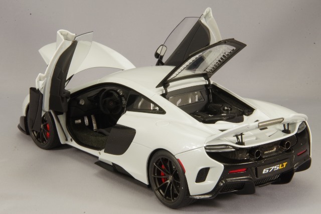 オートアート コンポジット 1/18 マクラーレン 675 LT メタリックホワイト