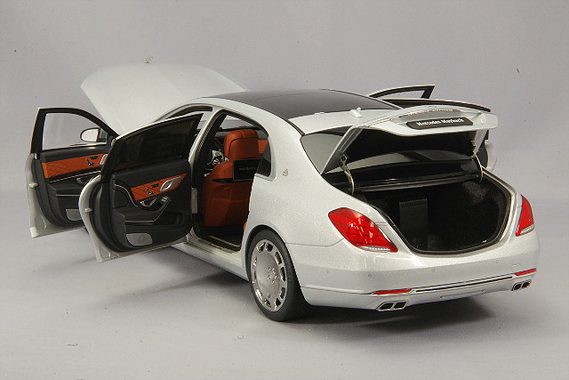 オートアート コンポジット 1/18 メルセデス マイバッハ S 600 シルバー