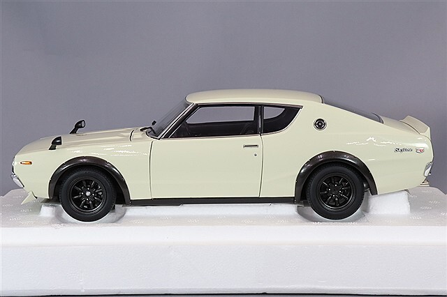 オートアート コンポジット 1/18 日産 スカイライン 2000GT-R