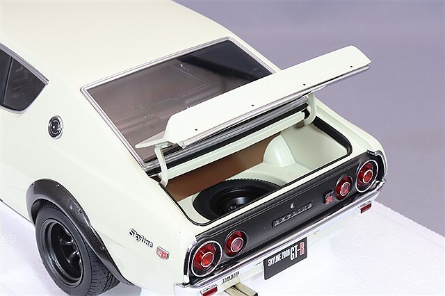 オートアート コンポジット 1/18 日産 スカイライン 2000GT-R (KPGC110
