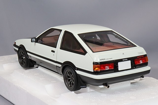 オートアート コンポジット 1/18 トヨタ スプリンター トレノ (AE86 