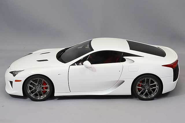 オートアート コンポジット 1/18 レクサス LFA ホワイテストホワイト