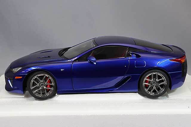 オートアート コンポジット 1/18 レクサス LFA パールブルー