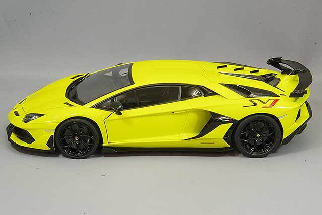 オートアート コンポジット 1/18 ランボルギーニ アヴェンタドール SVJ