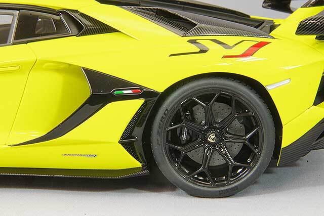 オートアート コンポジット 1/18 ランボルギーニ アヴェンタドール SVJ