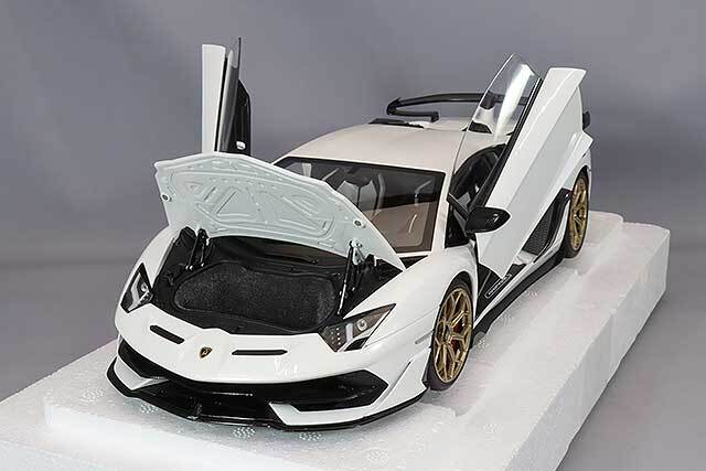 オートアート コンポジット 1/18 ランボルギーニ アヴェンタドール SVJ 