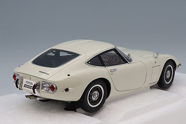 パ*ゴ様 トヨタ 2000GT 007 絶版　1/18 箱あり　 オートアート製 オートアート コンポジット 1/18 トヨタ 2000GT 1967 ホワイト