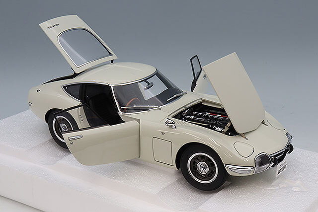 オートアート コンポジット 1/18 トヨタ 2000GT 1967 ホワイト