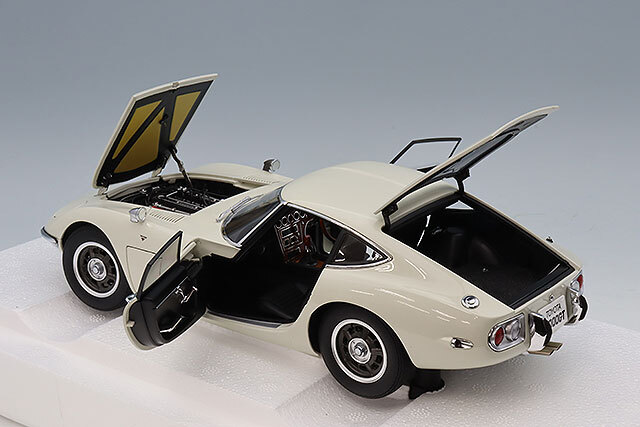 オートアート コンポジット 1/18 トヨタ 2000GT 1967 ホワイト