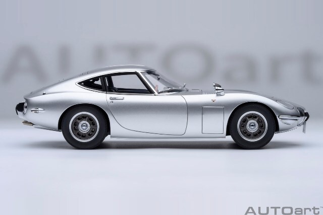 石粘土で作られたトヨタ2000GT sddefault.jpg