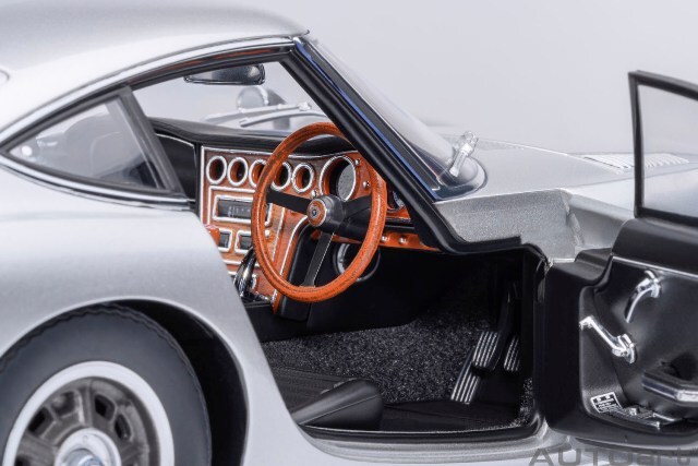 ☆予約品☆ オートアート コンポジット 1/18 トヨタ 2000GT 1967