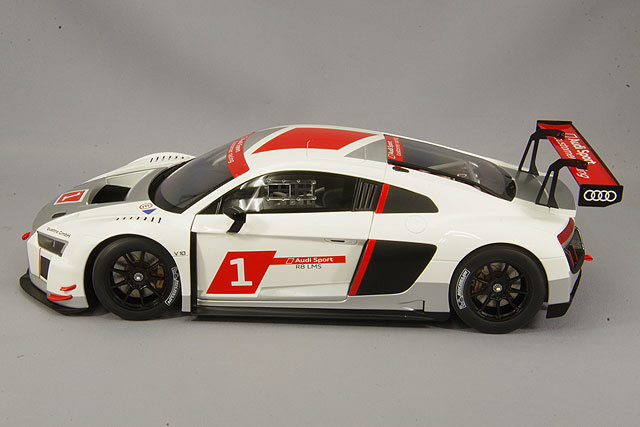 オートアート コンポジット 1/18 アウディ R8 LMS 2016 