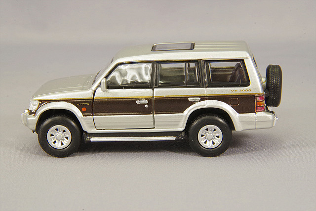 ミニカー 1/64 三菱 パジェロ 4台セット 61Ny8dF7oPL._AC_UL210_SR210,