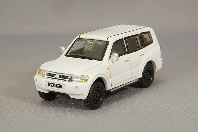 BM CREATIONS 1/64 三菱 パジェロ (3代目) 左ハンドル ホワイト