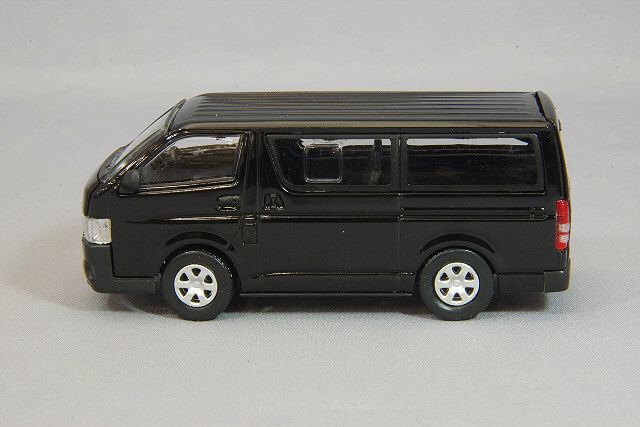 BM CREATIONS 1/64 トヨタ ハイエース 2015 ブラック 右ハンドル