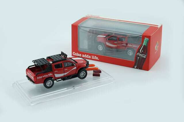 TINY x BM CREATIONS 1/64 いすゞ D-マックス 2018 コカコーラ