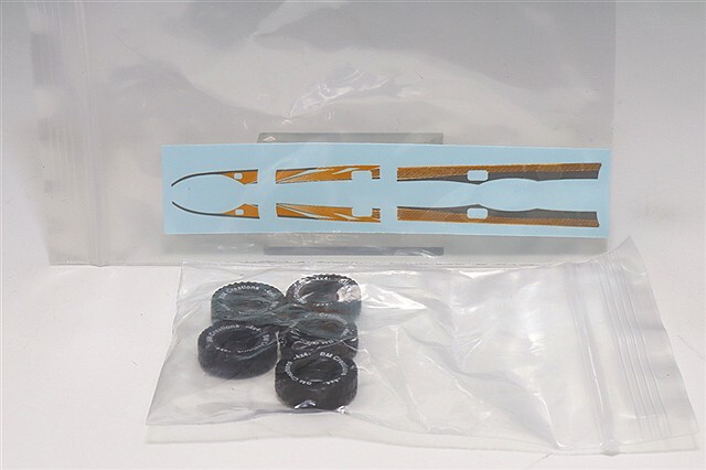 BM CREATIONS 1/64 トヨタ ランドクルーザー プラド LC95 アイボリー