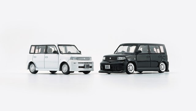 黒白セット 1/ 64 トヨタ 2000 bB BMC ミニカー 二台 BM CREATIONS 1/64 トヨタ 2000 bB ホワイト 右ハンドル