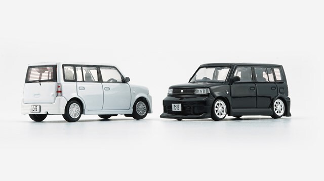 黒白セット 1/ 64 トヨタ 2000 bB BMC ミニカー 二台 BM CREATIONS 1/64 トヨタ 2000 bB ホワイト 右ハンドル