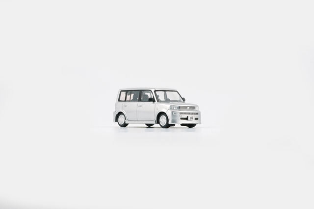 BM CREATIONS 1/64 トヨタ 2000 bB シルバー (右ハンドル)