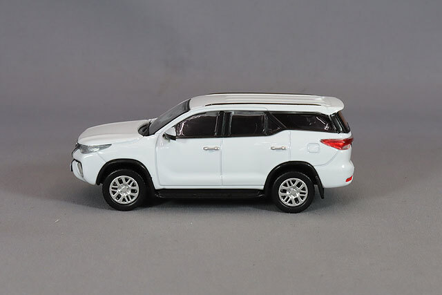 BM CREATIONS 1/64 トヨタ フォーチュナー 2018 ホワイト 左ハンドル