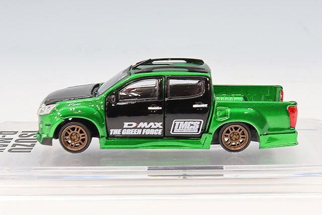 BM CREATIONS 1/64 いすゞ D-Max 2018 ローライダー