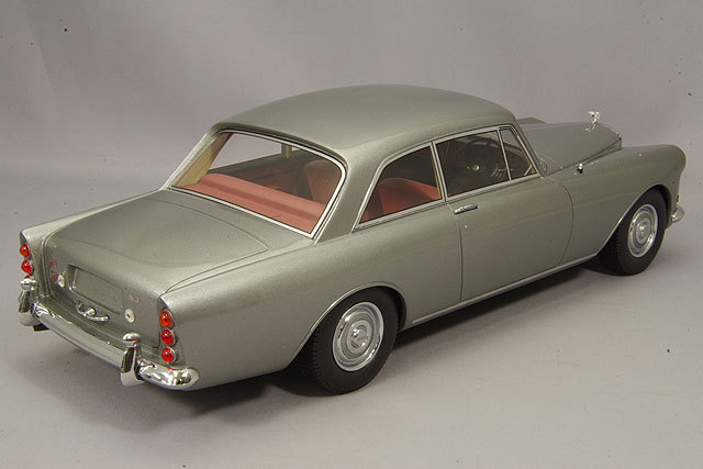 Amazon.com: HTLNUZD 1/18 Alloy Car Model Diecasts Metal