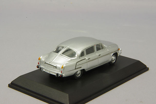 BoS Models 1/87 タトラ 603 1969 シルバー