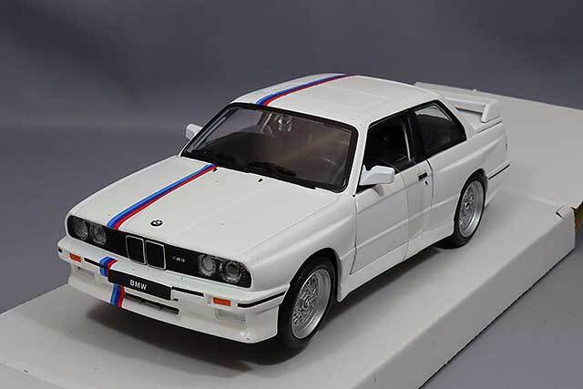 BMW E30 ミニカー ホワイト ブラック 2色 ブラゴ 1/24 BMW M3(E30) 1988 （ホワイト）