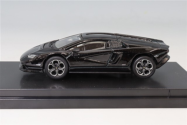 ブラゴ 1/64 ランボルギーニカウンタック LPI 800-4 ブラック