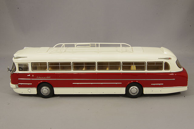 イクソ 1/43 イカロス 66 1972 ホワイト/レッド