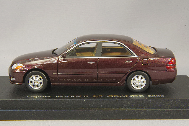 CAM@ 1/43 トヨタ マークII (X110) グランデ ボルドーマイカ