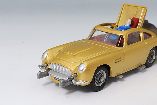 コーギー 1/46 261 - ジェームス・ボンド アストンマーティン DB5