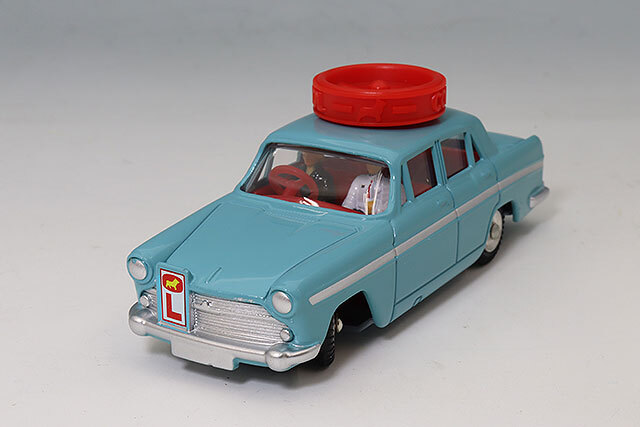 コーギー 1/47 #236 オースティン A60 デラックスサルーン 教習車