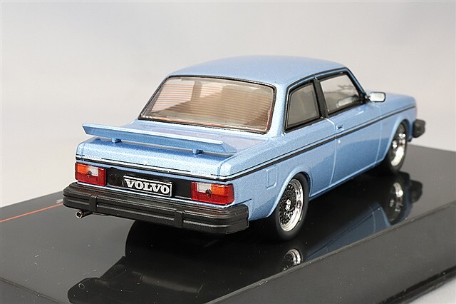 1/18   ボルボ　240 ターボ　レーシング ミニチャンプス 1/18 ボルボ 240 GL ブレーク 1986 ブルーメタリック