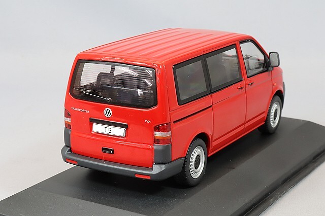イクソ 1/43 フォルクスワーゲン トランスポーター (T5) 2003 レッド
