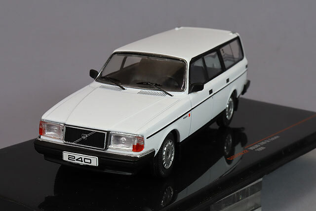 専用になりました。Class in 純白×ボルドー S 厚地 イクソ 1/43 ボルボ 240 GL エステート 1988 ホワイト
