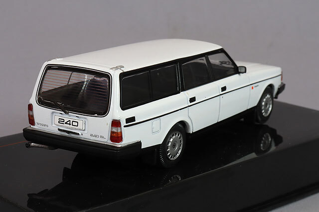 イクソ 1/43 ボルボ 240 GL エステート 1988 ホワイト