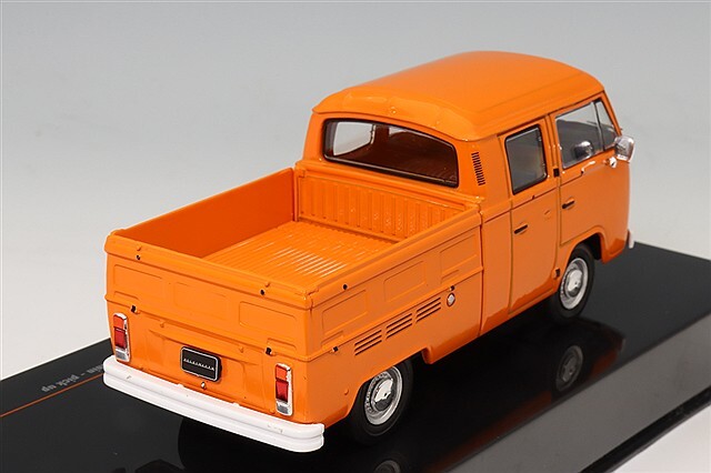 イクソ 1/43 フォルクスワーゲン T2B ダブルキャブ ピックアップ 1982