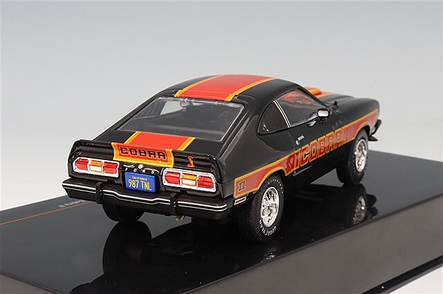 イクソ 1/43 フォード マスタング コブラII 1977 ブラック/レッド
