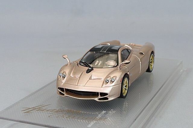CMモデル 1/64 パガーニ ウアイラ コーダルンガ ゴールド