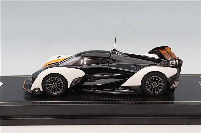 CMモデル 1/64 マクラーレン ソーラス GT ブラック/ホワイト