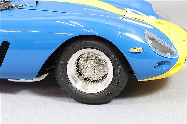CMC 1:18 フェラーリ250 GTカリフォルニアスパイダーSWB 1960