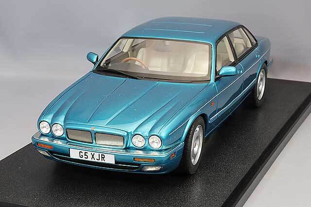 CULT 1/18 ジャガー XJR X300 1995 ターコイズ