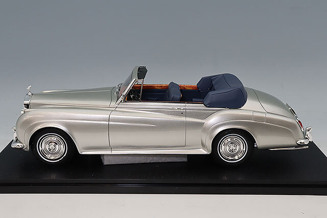 CULT 1/18 ロールスロイス シルバークラウド DHC 60-62 シェルグレー